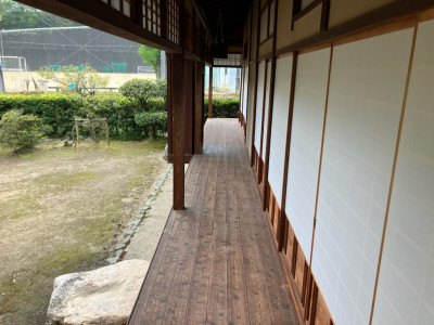 ③