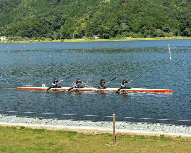 女子K4の漕ぎ