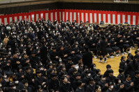 退場