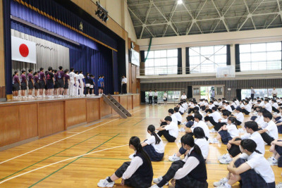 ②
